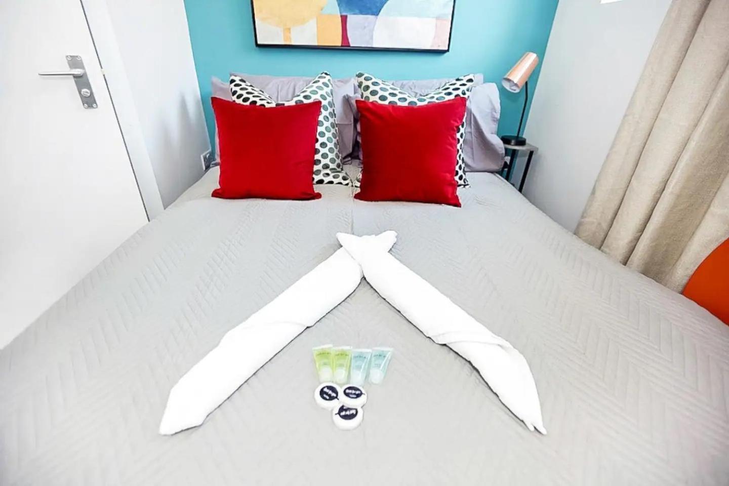 Chic Ensuite - 10% Off - 3 Min To Trains -pass The Keys *