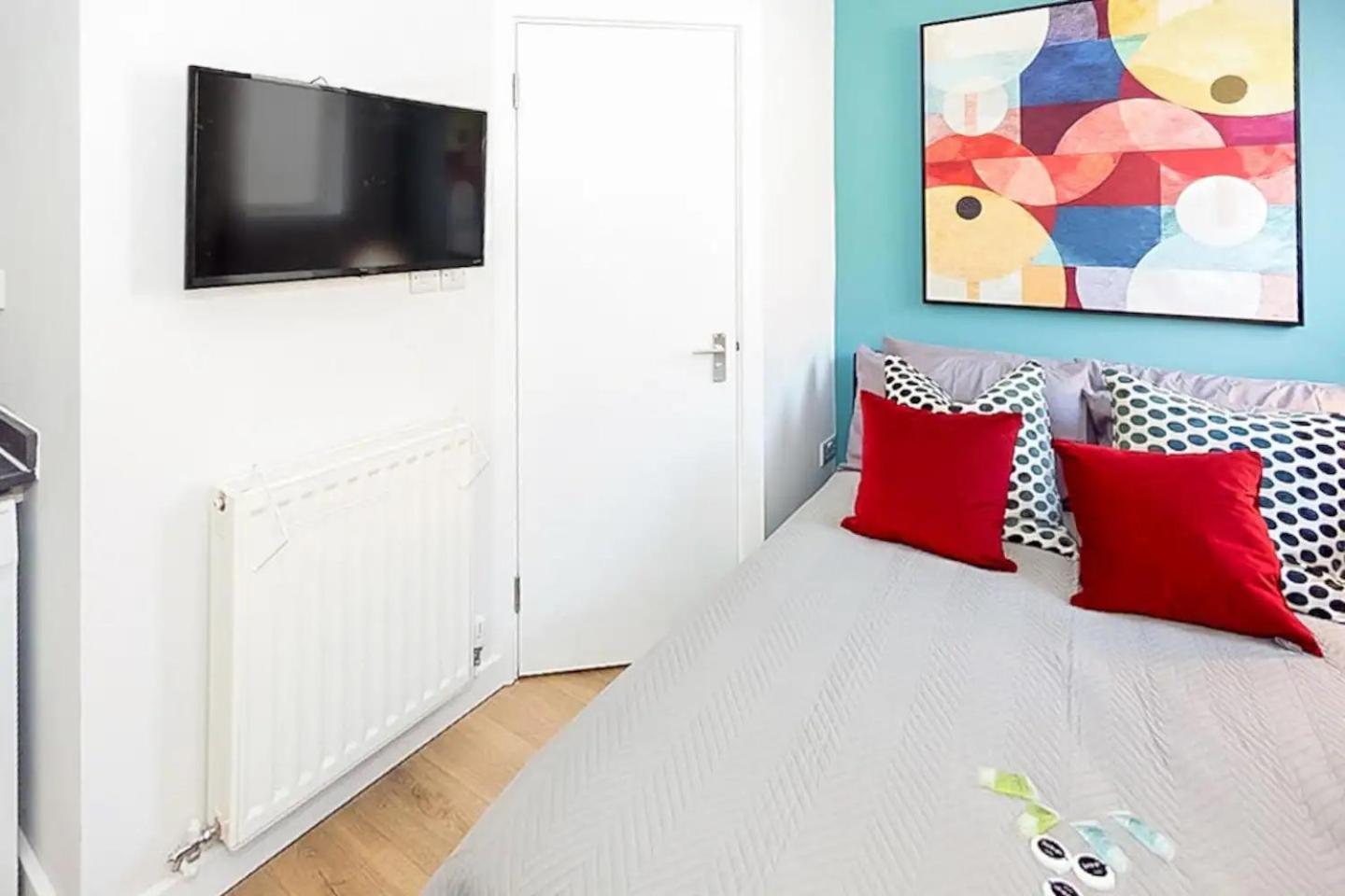 Chic Ensuite - 10% Off - 3 Min To Trains -pass The Keys Appartamento *