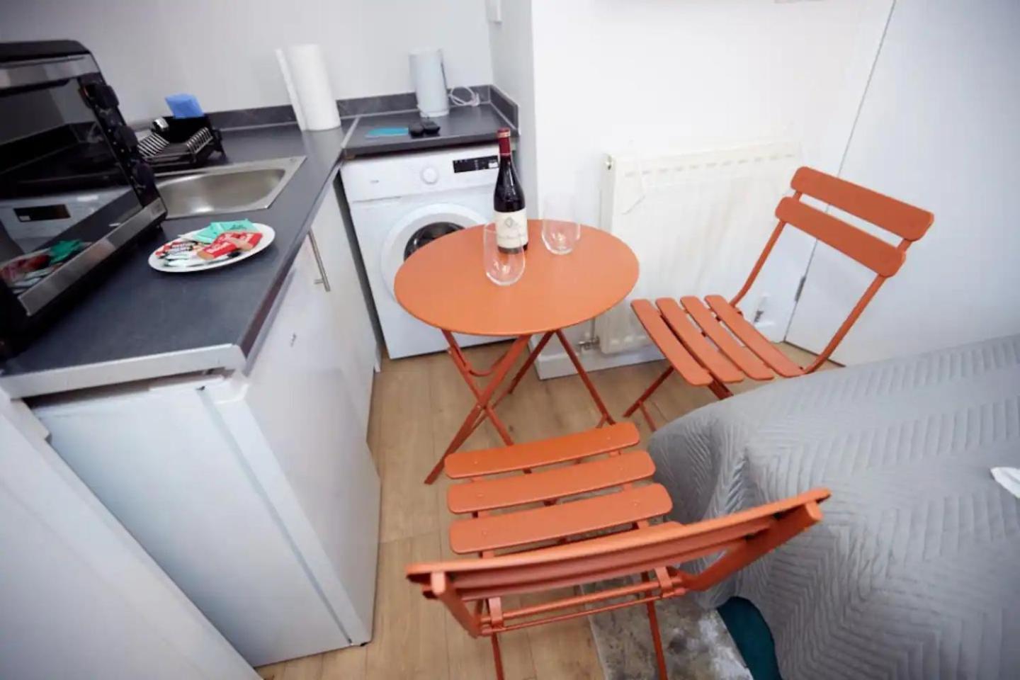Appartamento Chic Ensuite - 10% Off - 3 Min To Trains -pass The Keys Londra