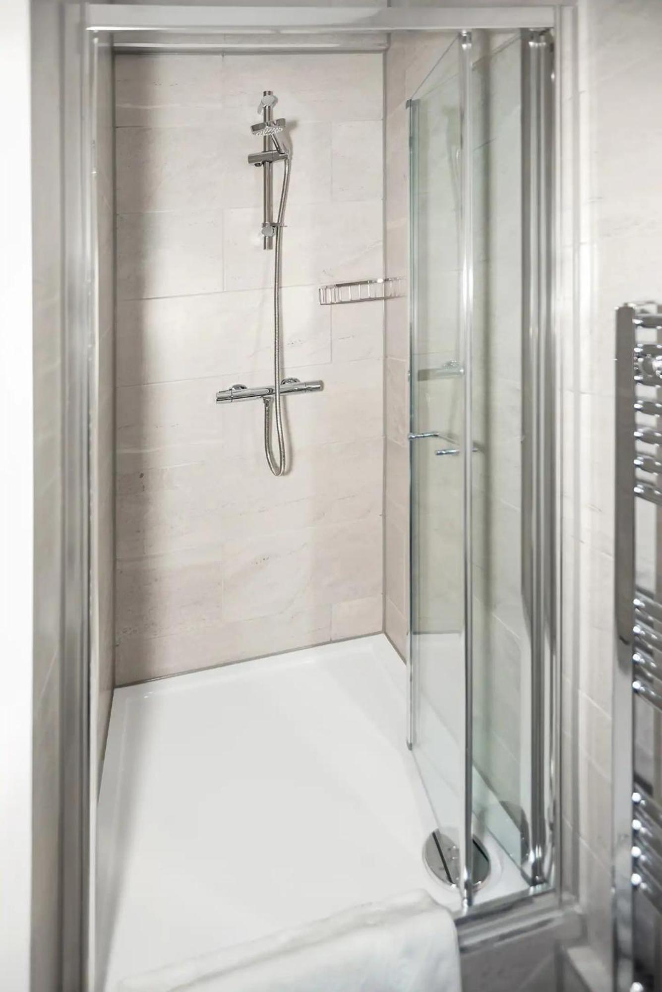 Chic Ensuite - 10% Off - 3 Min To Trains -pass The Keys Appartamento *